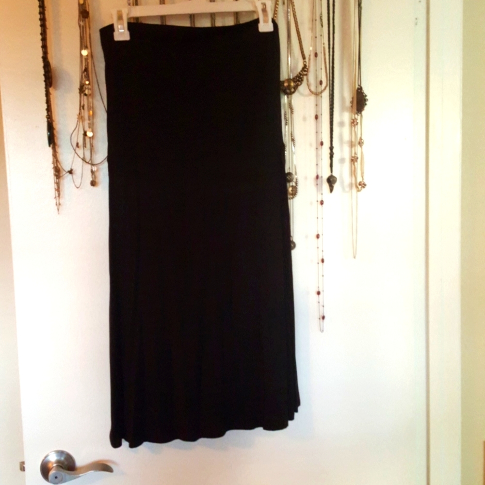 Stretchy black strapless dress